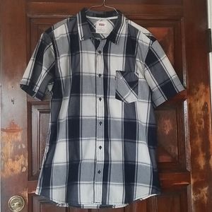 Short sleeve plaid shirt